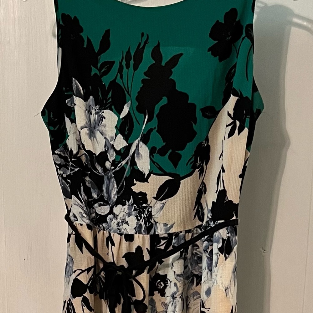 Cute flowered sleeveless dress - Picture 1 of 3